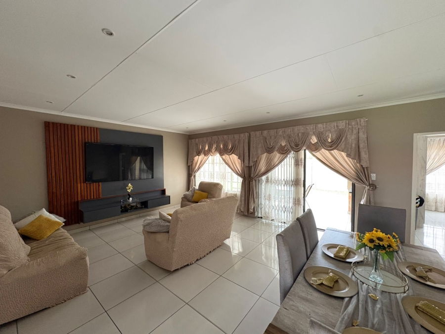 3 Bedroom Property for Sale in Waterkloof East North West
